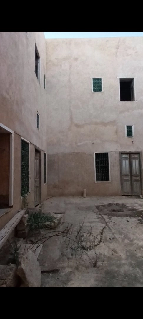 دار عربي للبيع بالمدينة العربي – القيروان