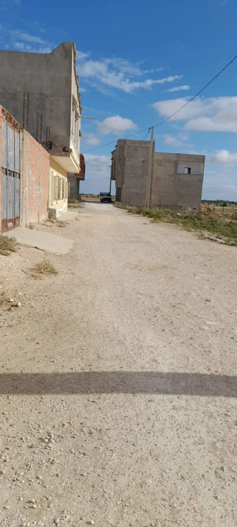 210 متر للبيع طريق القطرانية القيروان